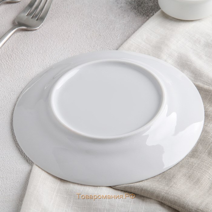 Тарелка фарфоровая «Сирень», d=17 см, белая
