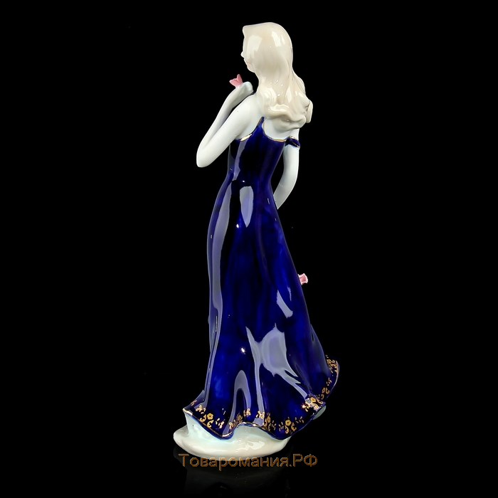 Сувенир "Задумчивая девушка в синем платье"