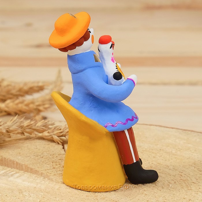 Дымковская игрушка "Мужик сидячий с петухом", 11 см, микс