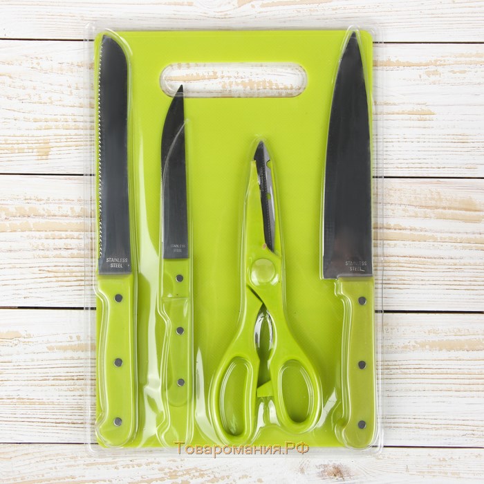 Набор кухонных принадлежностей, 5 предметов: ножи 12 см, 17 см, 17,5 см, доска, цвет МИКС