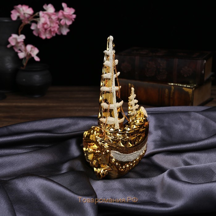 Сувенир керамика "Золотой корабль со слитками золота" 25х31х8 см