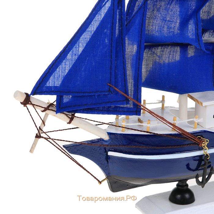 Корабль сувенирный средний «Калева», борта синие с белой полосой, паруса синие, 30х7х32 см