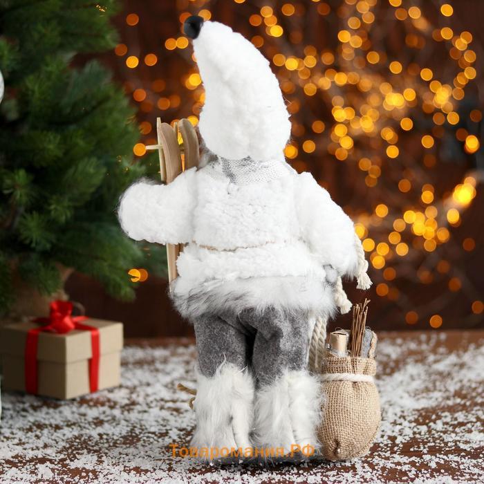 Дед Мороз "В белой шубке с лыжами" 30 см