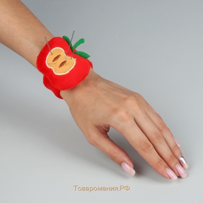 Игольница на браслете «Яблоко», 23 × 6,5 см, цвет красный