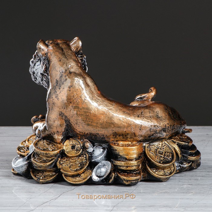Сувенир "Тигр на монетах", символ года 2022, гипс, 17 см, микс