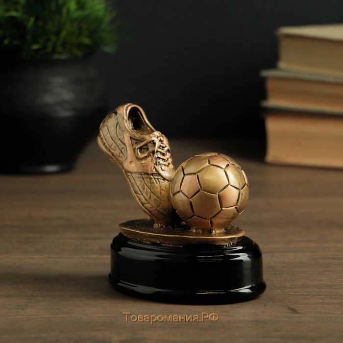 Стела "Футбол: золотой мяч" 11х11х7 см
