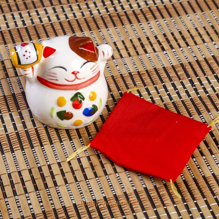 Сувенир кот копилка керамика "Манэки-нэко с молотком на подушке" 6,5х7,5х6,3 см