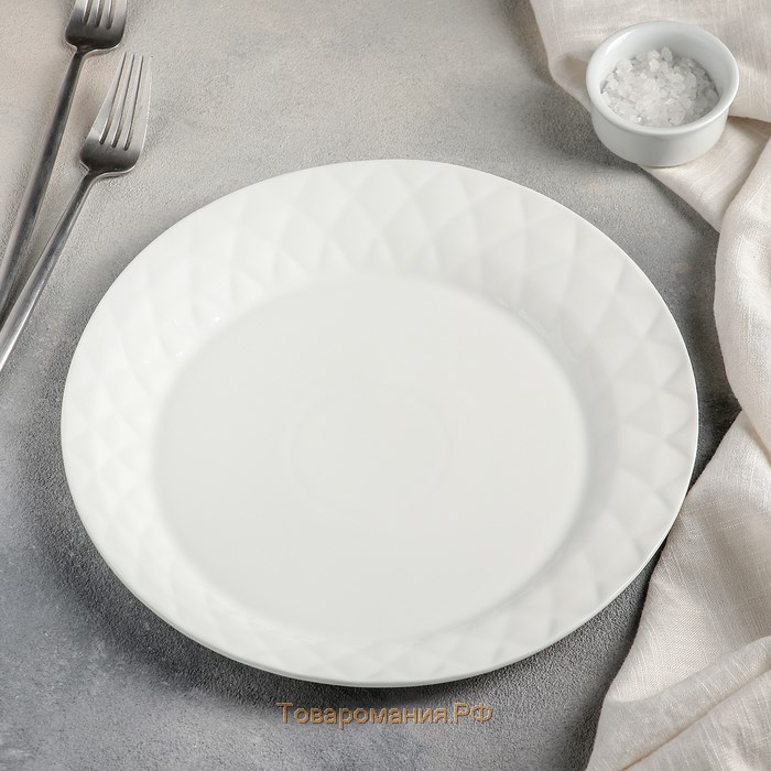 Тарелка фарфоровая обеденная Magistro «Блик», d=26 см, цвет белый