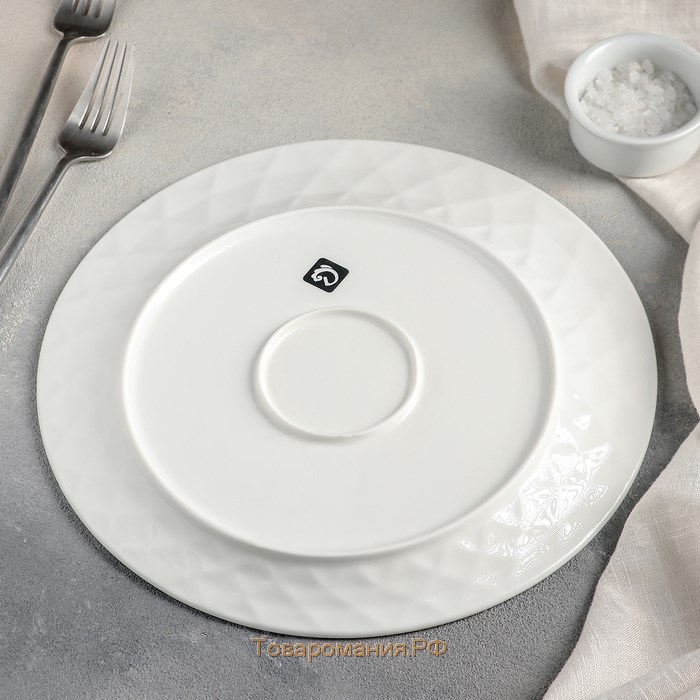 Тарелка фарфоровая обеденная Magistro «Блик», d=26 см, цвет белый