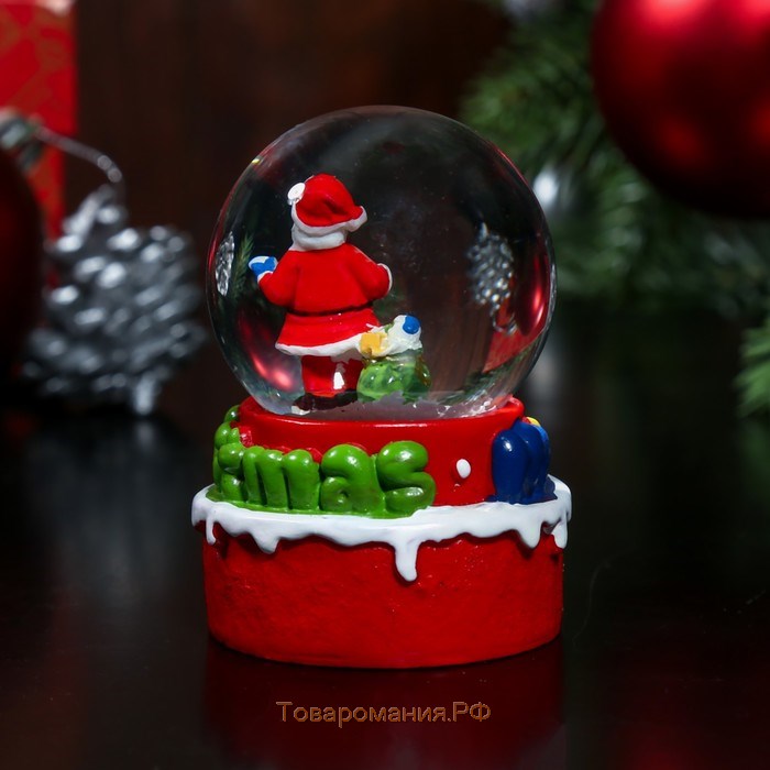 Сувенир полистоун водяной шар "Дед Мороз/Снеговик с подарками" МИКС 6,5х4,5х4,5 см