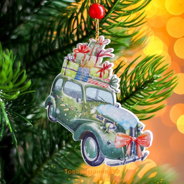 Подвеска новогодняя деревянная «Автомобиль с подарками» 0,5×7×8 см