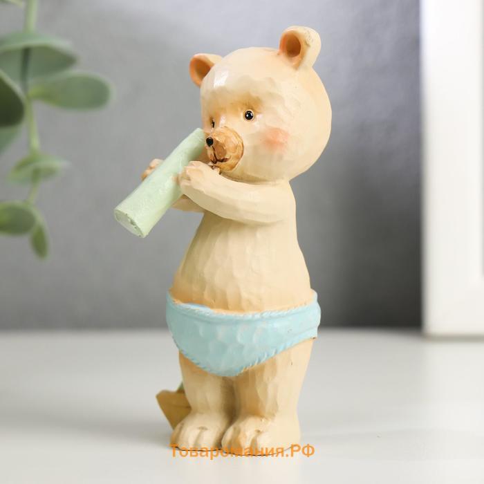 Сувенир полистоун "Медвежонок в трусиках, с игрушкой" МИКС 9х3,5х3 см