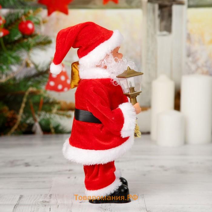 Дед Мороз "Красная шубка, ремешок, с фонариком" с подсветкой, двигается, 27 см
