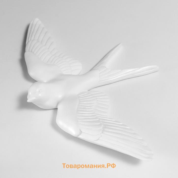 Сувенир полистоун настенный декор "Птица парит" белый 18х30 см