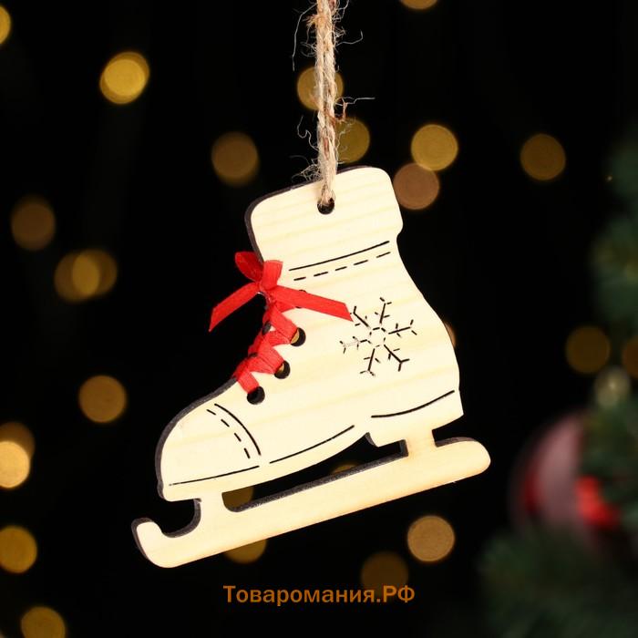 Ёлочное украшение "Новогодние коньки", дерево, 9х8 см