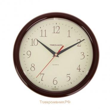 Часы настенные, серия: Классика, d-24 см, коричневый обод