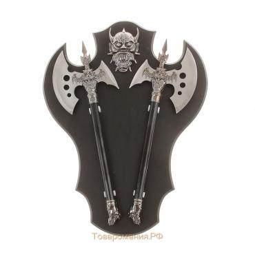 Сувенирное оружие " Топоры" на планшете с демоном, 45х57 см