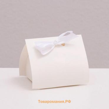 Коробка складная под конфеты, пирожные с лентой, белый, 6 х 6 х 4 см